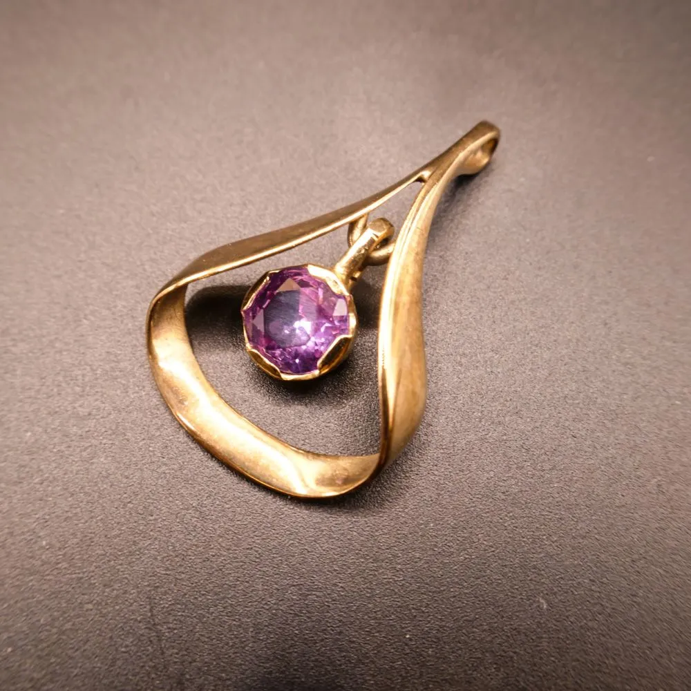 Vintage otte karat guldvedhæng med stor ægte ametyst fra Hertz