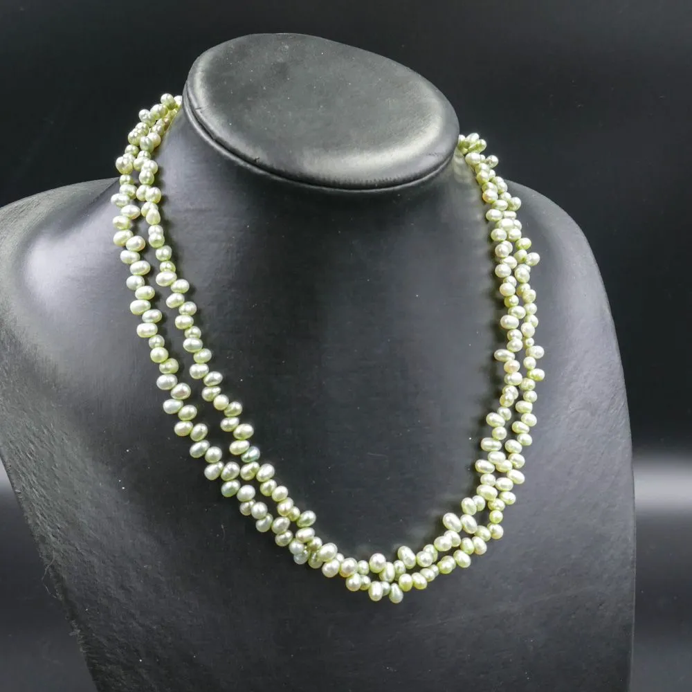 Vintage lang halskæde med de smukkeste æblegrønne kulturperler