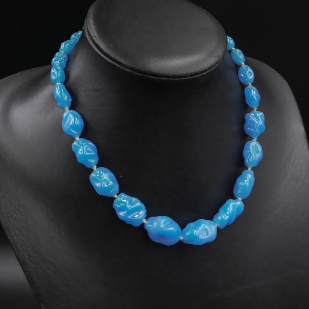 vintage halskæde i det smukkeste mundblæste blå opal glas.