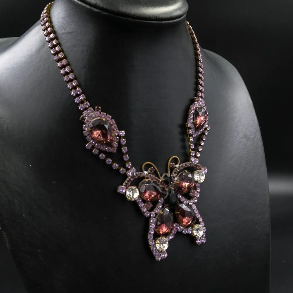 Eventyrligt vintage rhinsten smykkesæt med halskæde og tilhørende øreclips