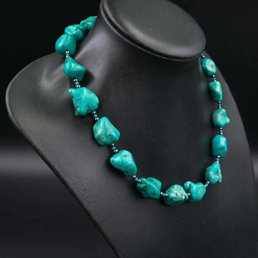 Halskæde med meget store stykker turkis og kraftig sølvlås