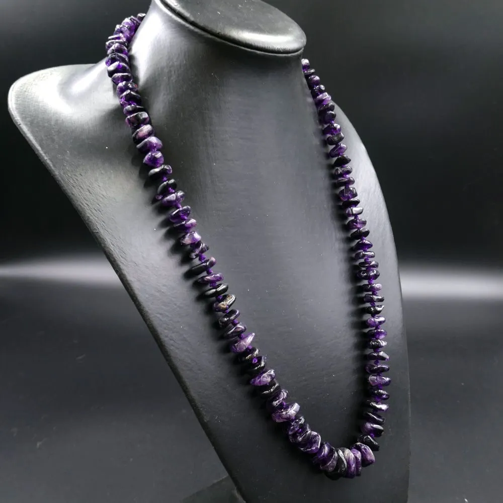 Lang designer halskæde af ametyst-kvarts i forløb