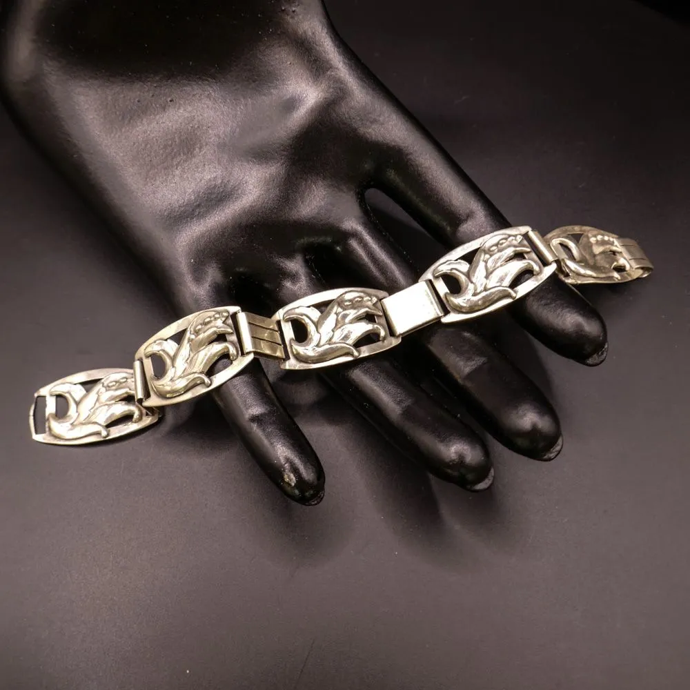 Smukt sølvarmbånd fra Christian Veilskov.

Mellemledene er alle både stribede og glatte og kan vendes efter behov