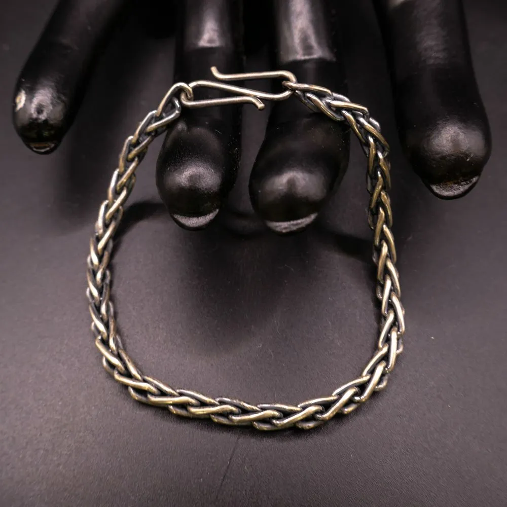 Snoet vintage armbånd af oxyderet sølv