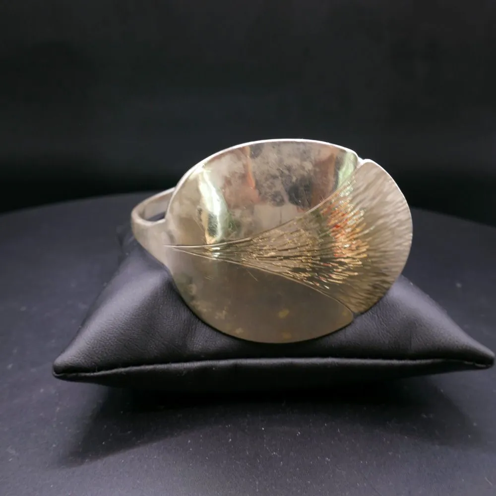 Vintage armring udført af tretårnet ske