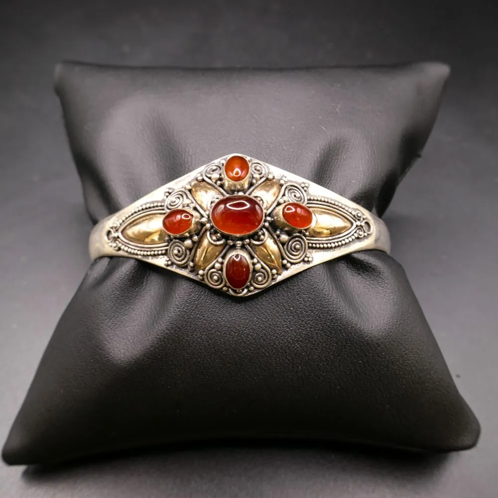 Vintage oxyderet sølvarmbånd med detaljer af guld 