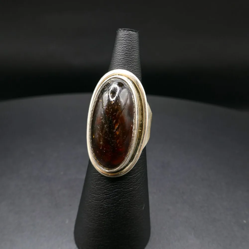 Oval vintage sølvring med stort rav stykke fra Siersbøl