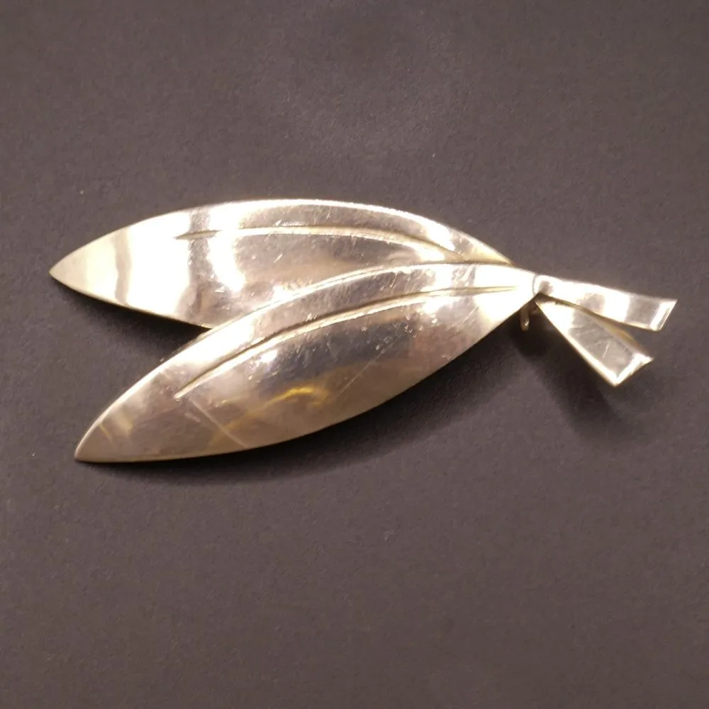 Smuk vintage håndlavet blad-broche fra danske Ulrich! 