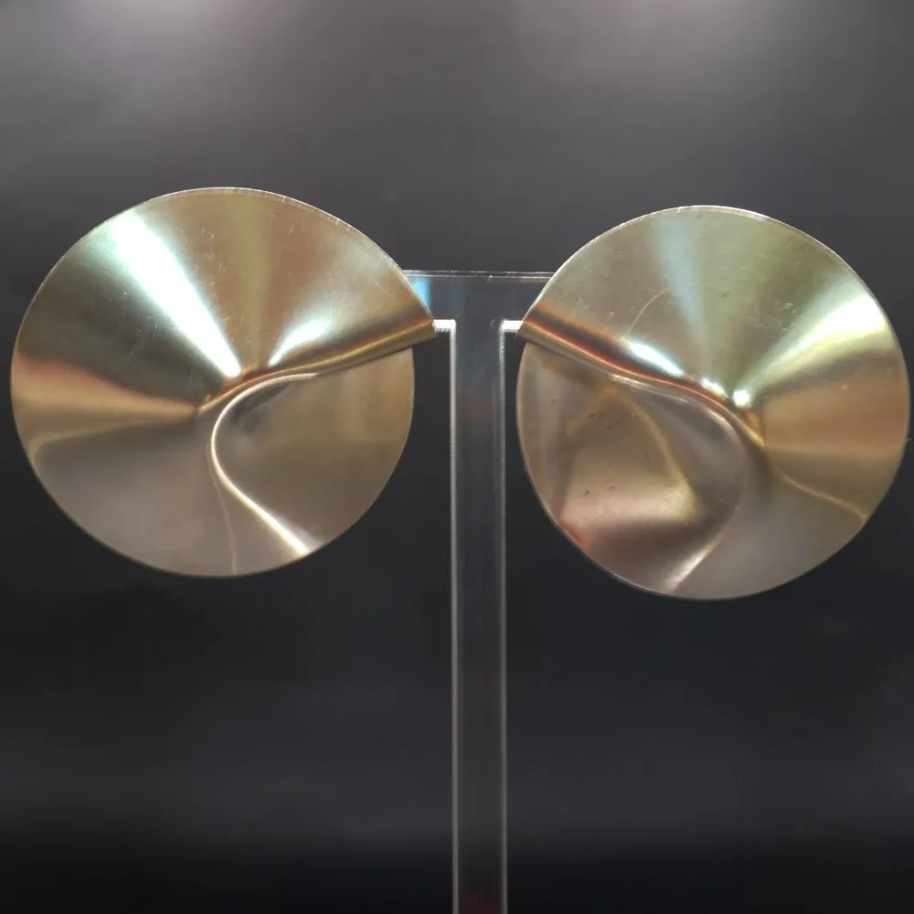 Kæmpe store disk-øreringe fra Sølvsmedien i Kolding af sterling sølv