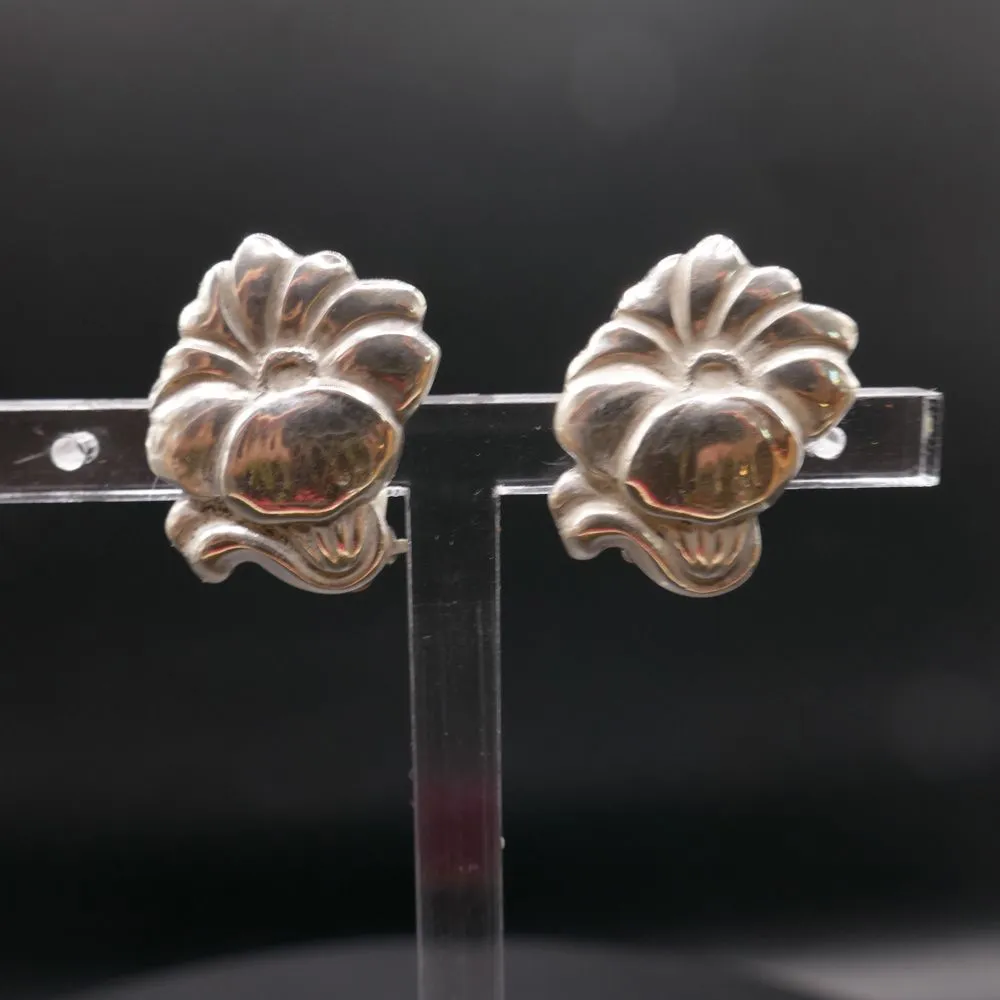 Vintage øreclips udført af præget sterling sølv fra Aage Albing