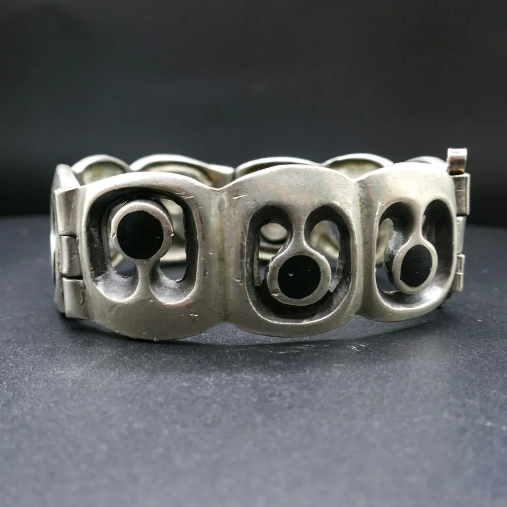 Vintage designer armbånd af tin udført af Eivind Hillestad