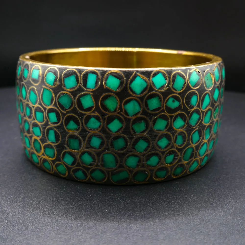 Vintage forgyldt armring i sort emalje med indlagt forgyldninger samt malakit.