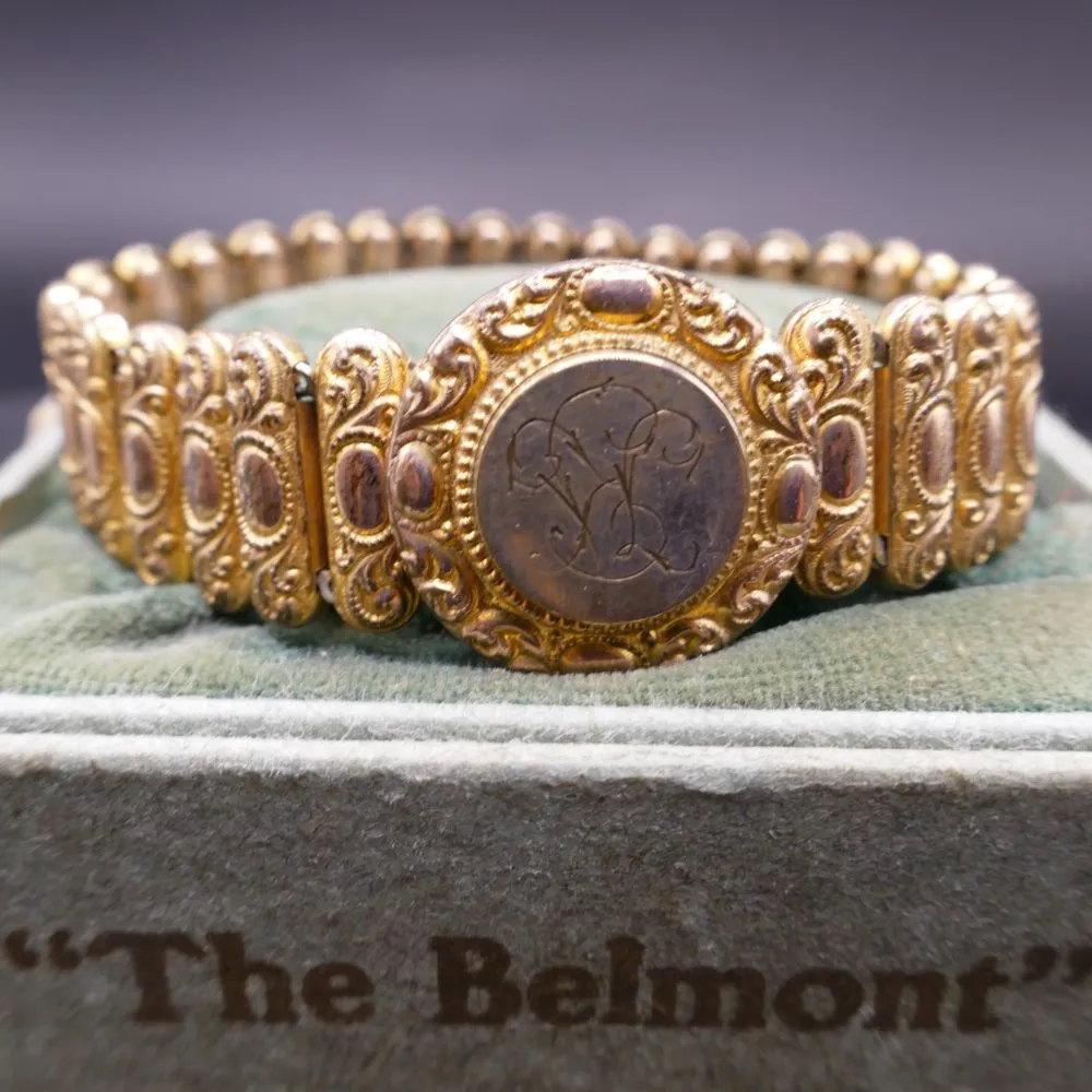 Antik armbånd med flexible led og kraftig forgyldning i original æske.