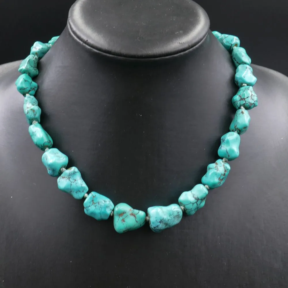 Vintage halskæde fra Fenster med store brogede, lyseblå turkis