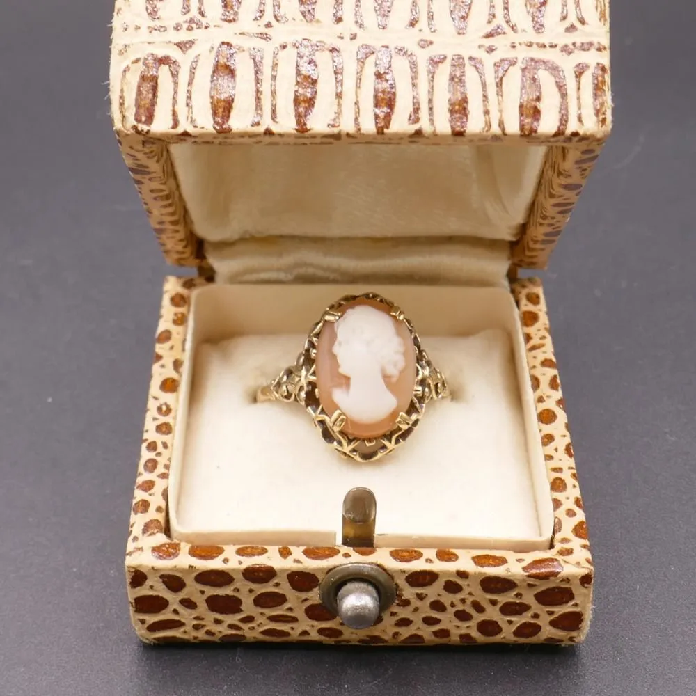 Antik guldring med camé i 14 karat