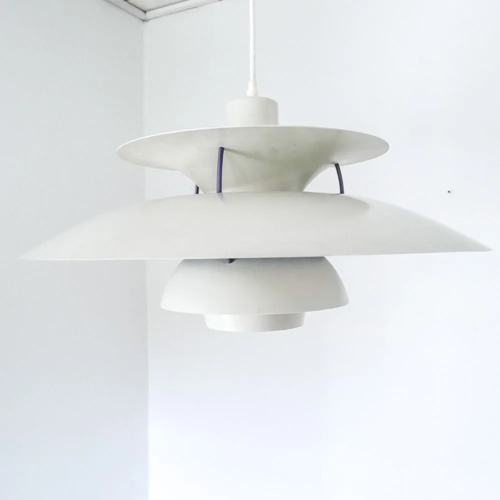 Original hvid PH 5 pendel produceret hos Louis Poulsen