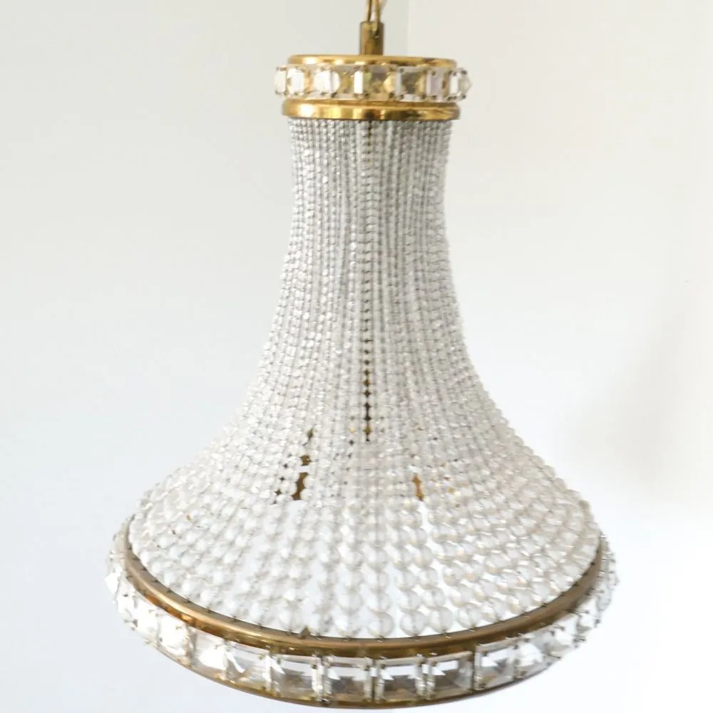 Stor vintage messing lampe fyldt med glas prismer