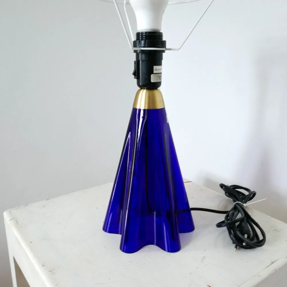 Le Klint bordlampe model 304 af mørkeblåt glas 