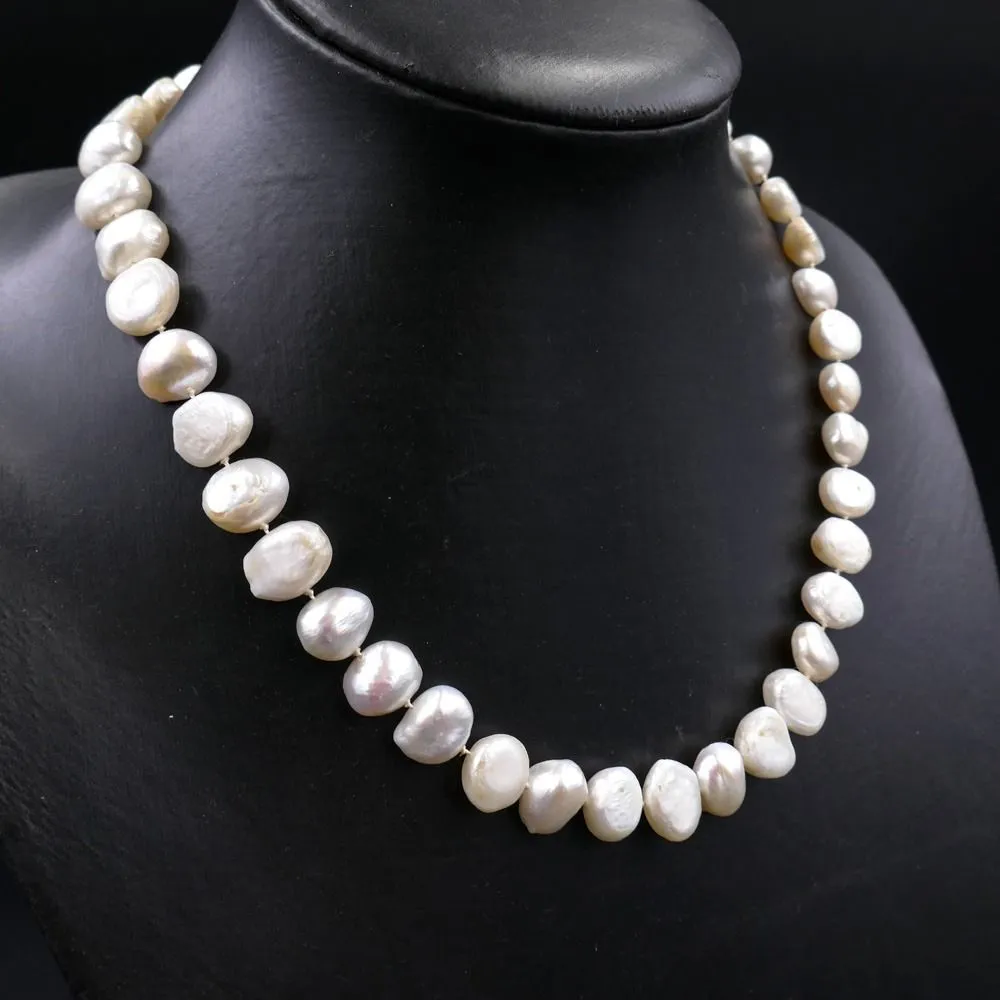 Halskæde med barok perler og sølvlås fra Aagaard