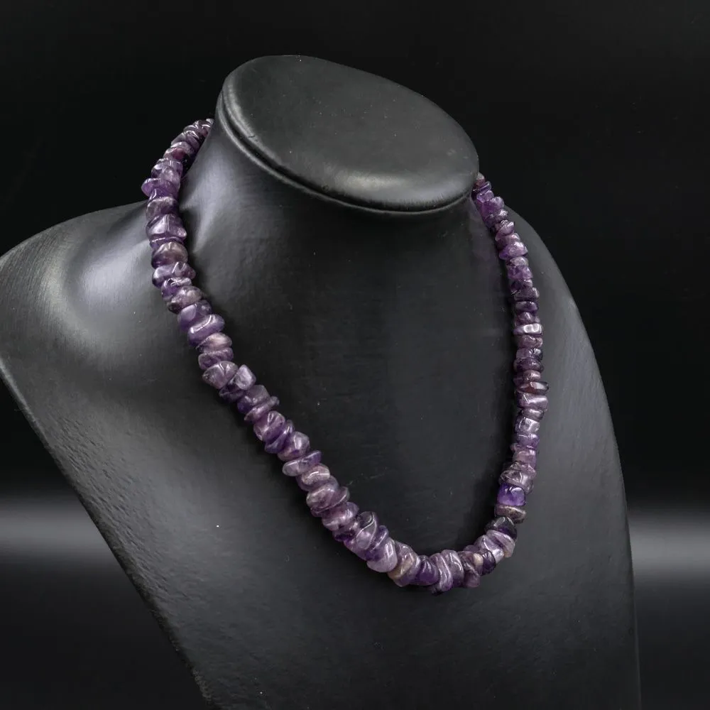 Vintage halskæde af ametyster med sølv lås med perle.