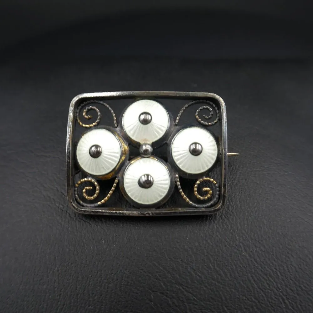 Firkantet vintage emalje broche fra Aksel Holmsen