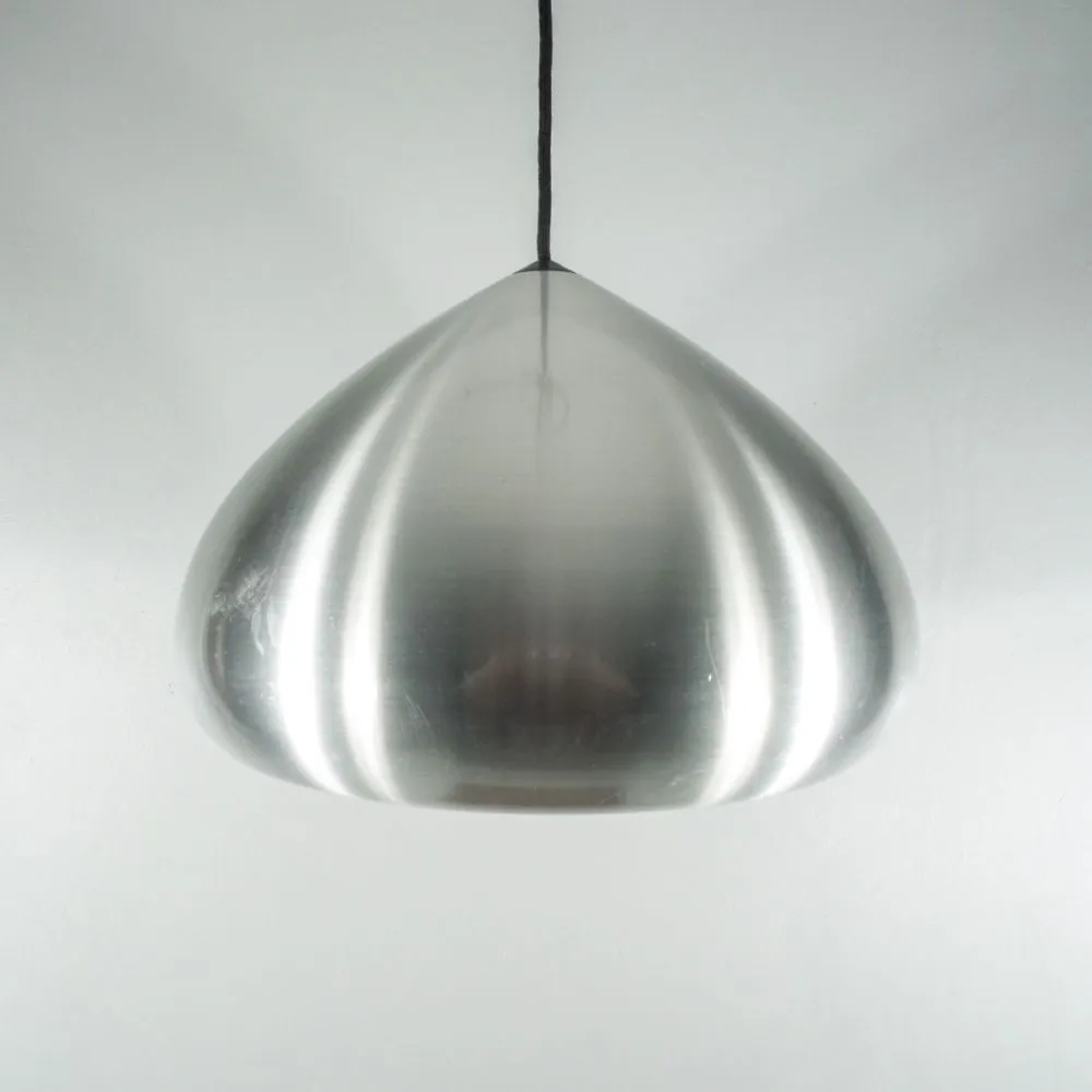 Dania Pendel i børstet aluminium fra Jo Hammerborg for Fog & Mørup