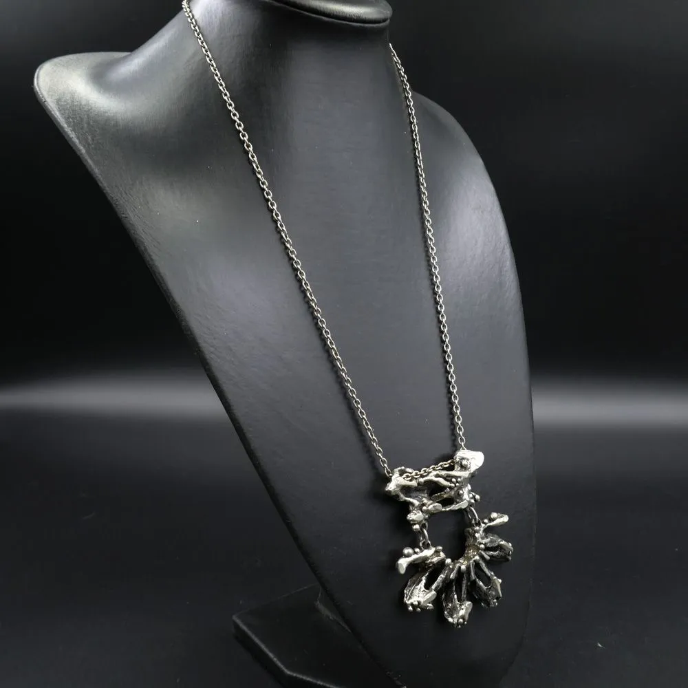 Vintage halskæde med et organisk kæmpe vedhæng af tin