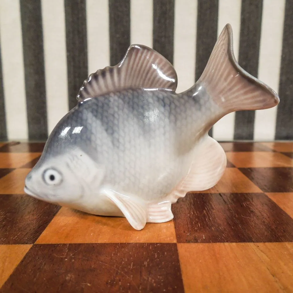 Figur af lille amerikansk aborre fra Royal Copenhagen