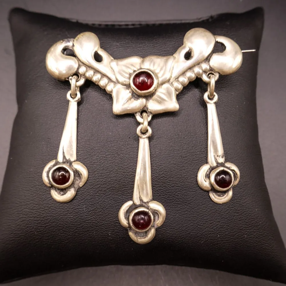  Gerson Davidsen broche i sølv prydet med granat-sten