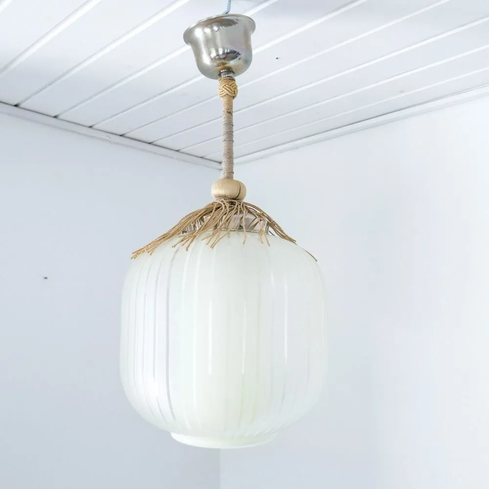 Vidunderlig stribet, hvid vintage glaspendel