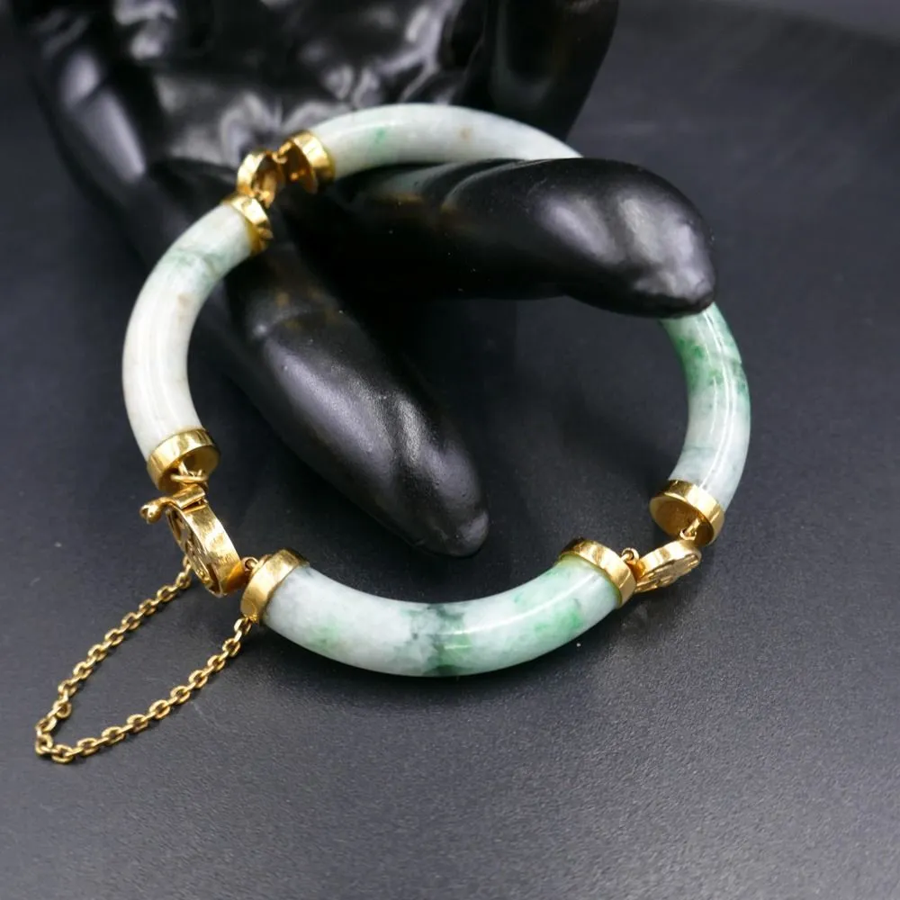 Eksklusivt fjorten karat guld og jade armbånd 