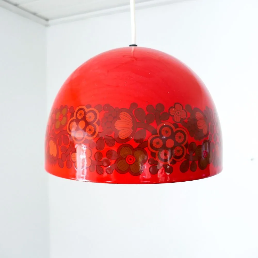 Rød model af Kaj Francks smukke vintage emalje-pendel