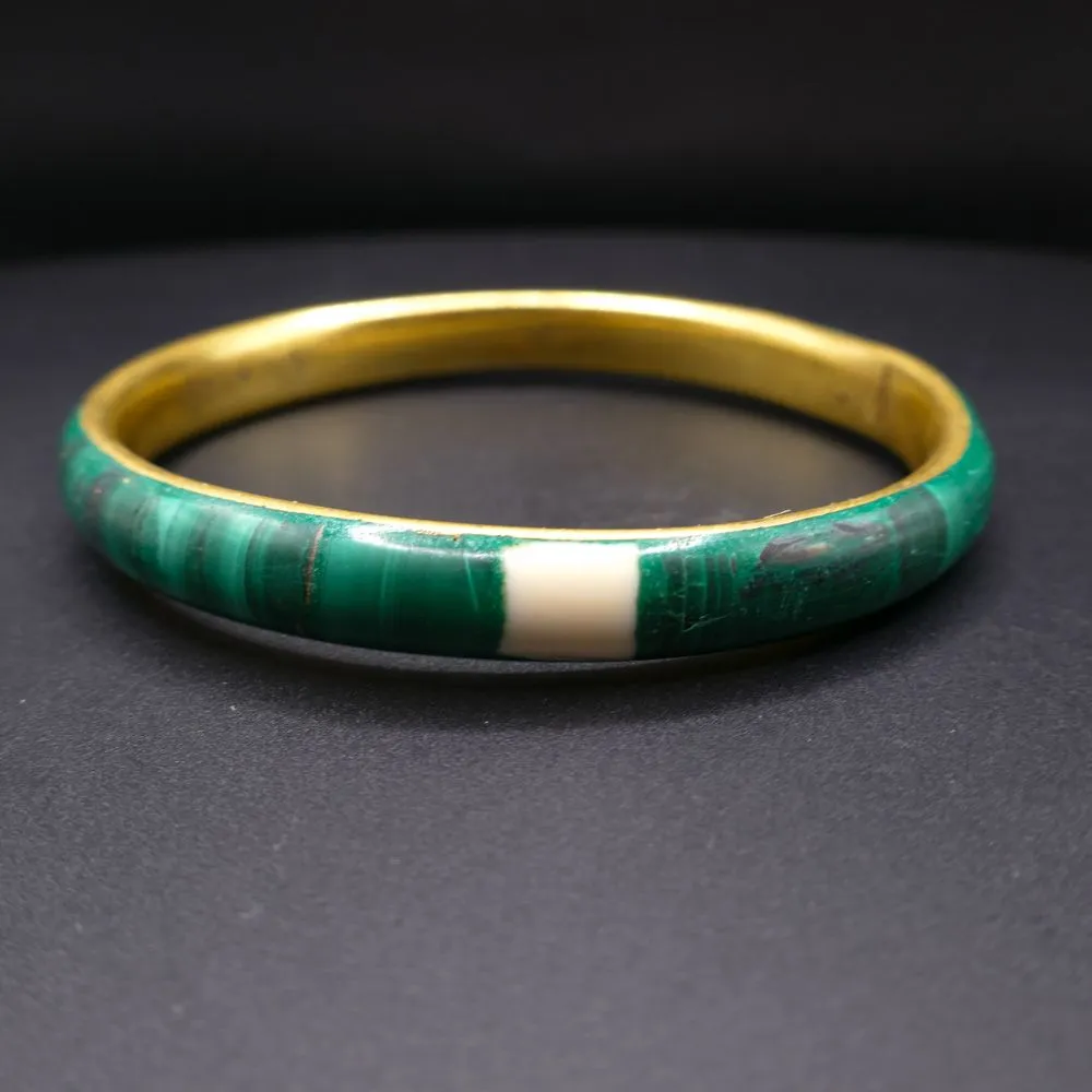 Vintage armring af messing med ilagt malakit og ben 