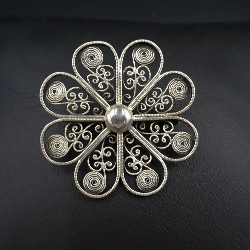 Vintage blomster broche af sølv filigran