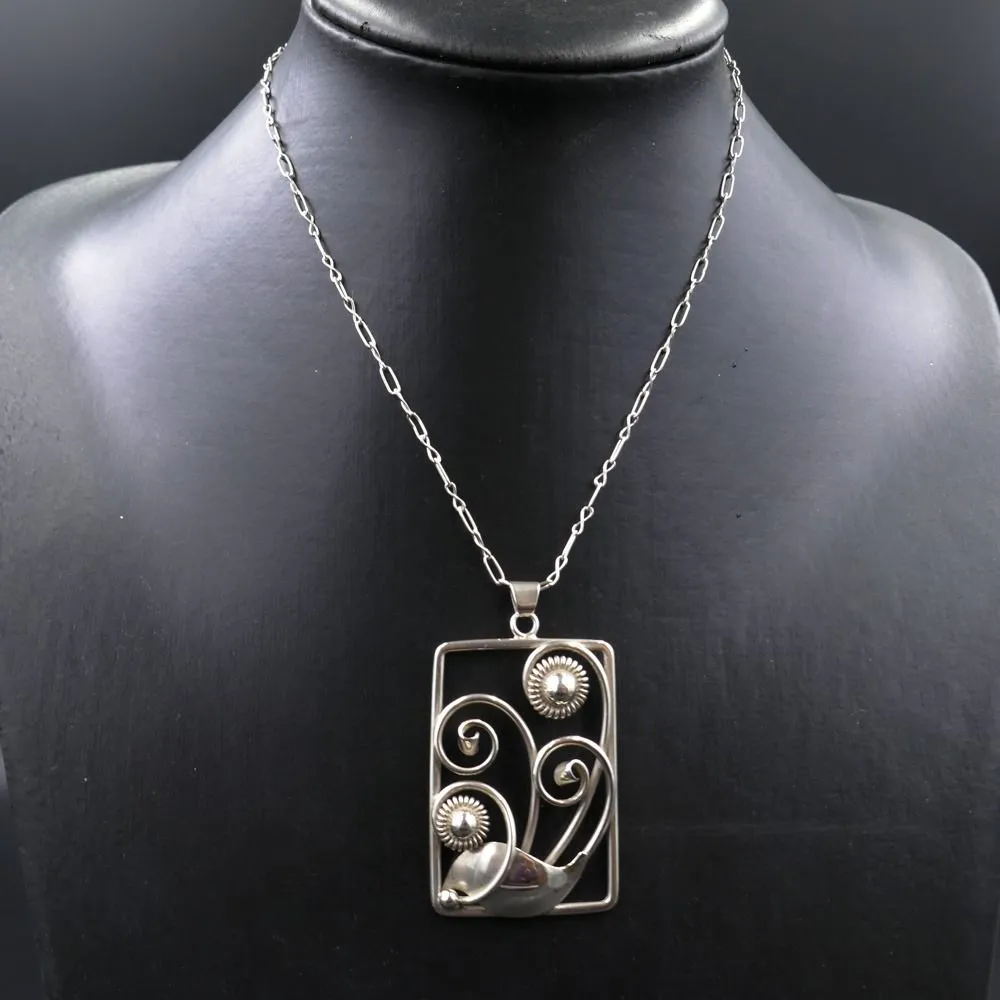 Håndlavet vintage sølv vedhæng i kæde