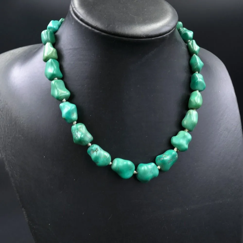 Turkishalskæde med store grønne turkis-sten fra Fenster 