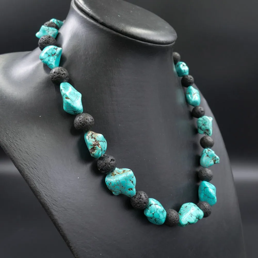 Designer halskæde med meget store stykker blå turkis samt sorte lava-sten