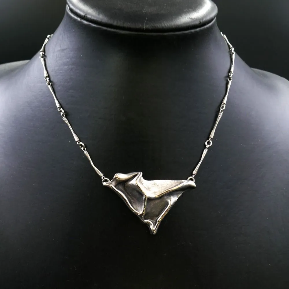 Vintage sølvhalskæde med integreret organisk vedhæng